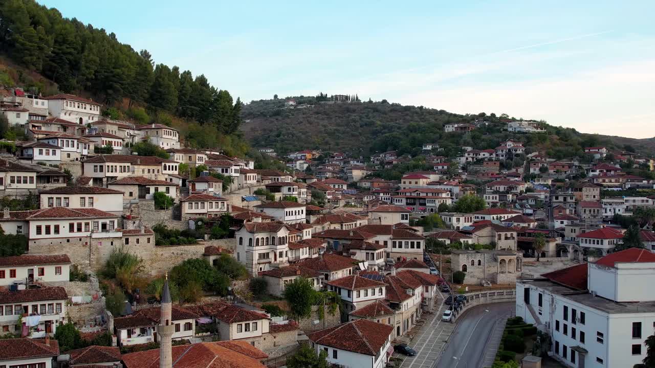 antena de berat, la ciudad de las mil ventanas, en albania