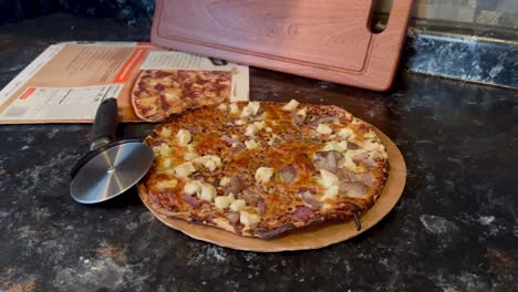 Pizza-De-Pollo-Con-Receta-De-Barbacoa-De-Masa-Ultrafina