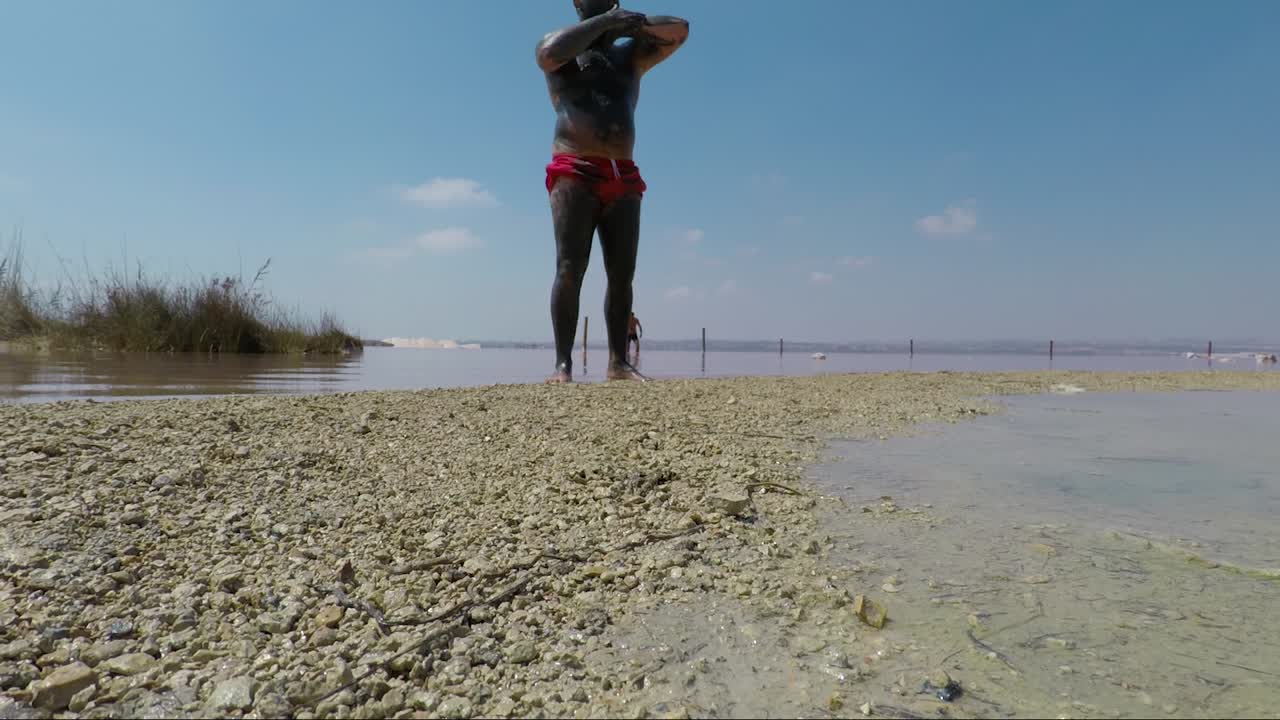 진흙과 소금 스파 살리나스 토레비에하 스페인