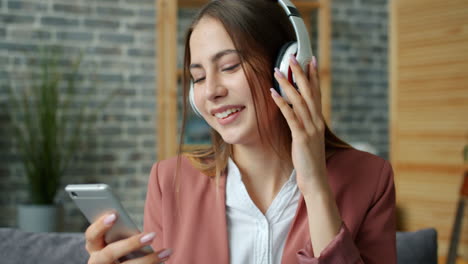woman listening to music on smartphone