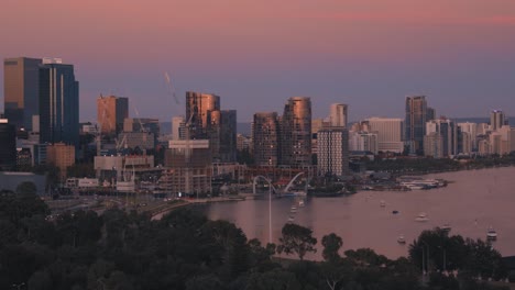 Australien---Sonnenuntergang-In-Der-Stadt-Perth.-Schwanenfluss