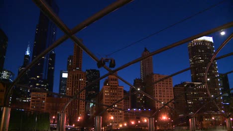 Horizonte-Del-Centro-De-Chicago-En-La-Noche-Desde-El-Parque-Millennium-1