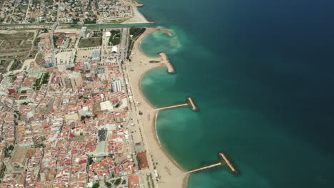 vista aérea de la ciudad costera