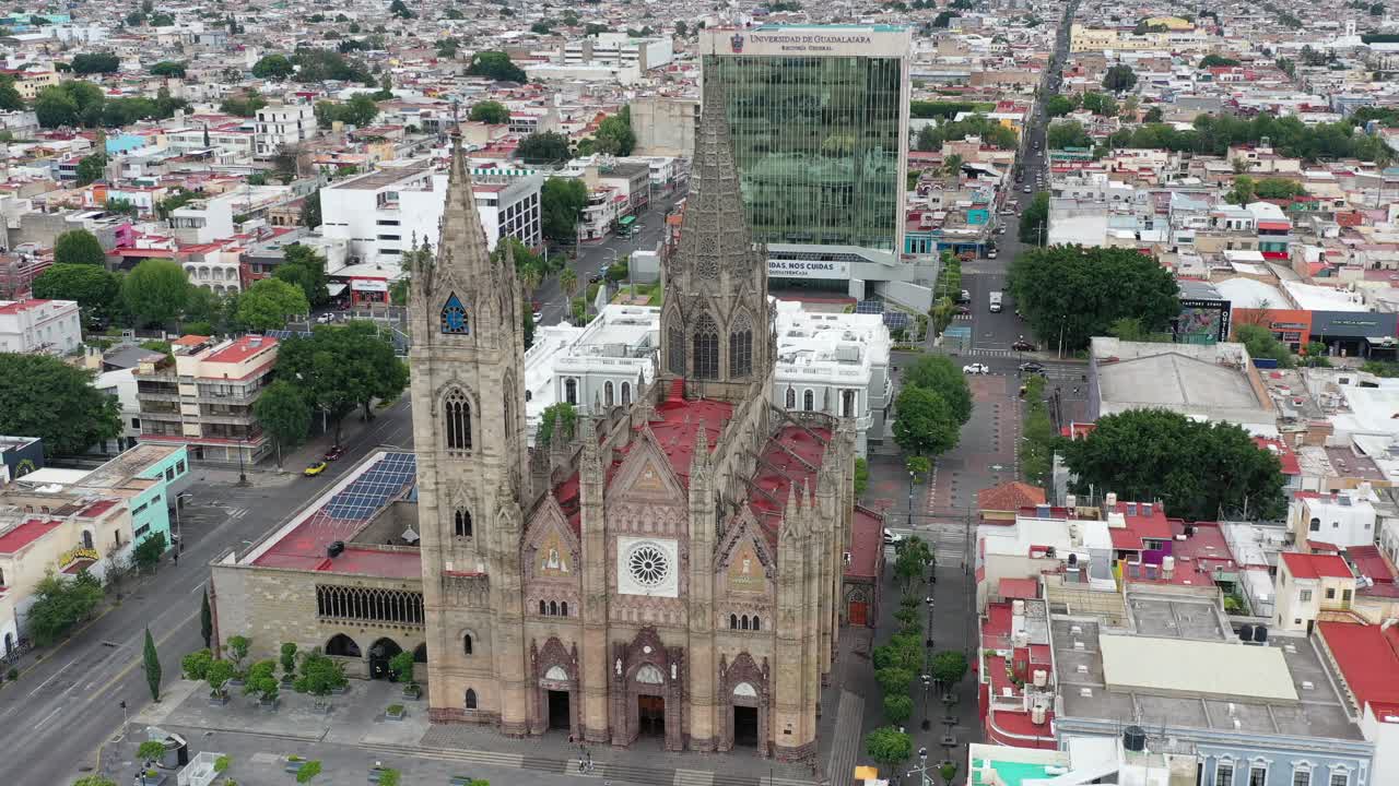 Vista aérea de uma igreja mexicana em Guadalajara, México
