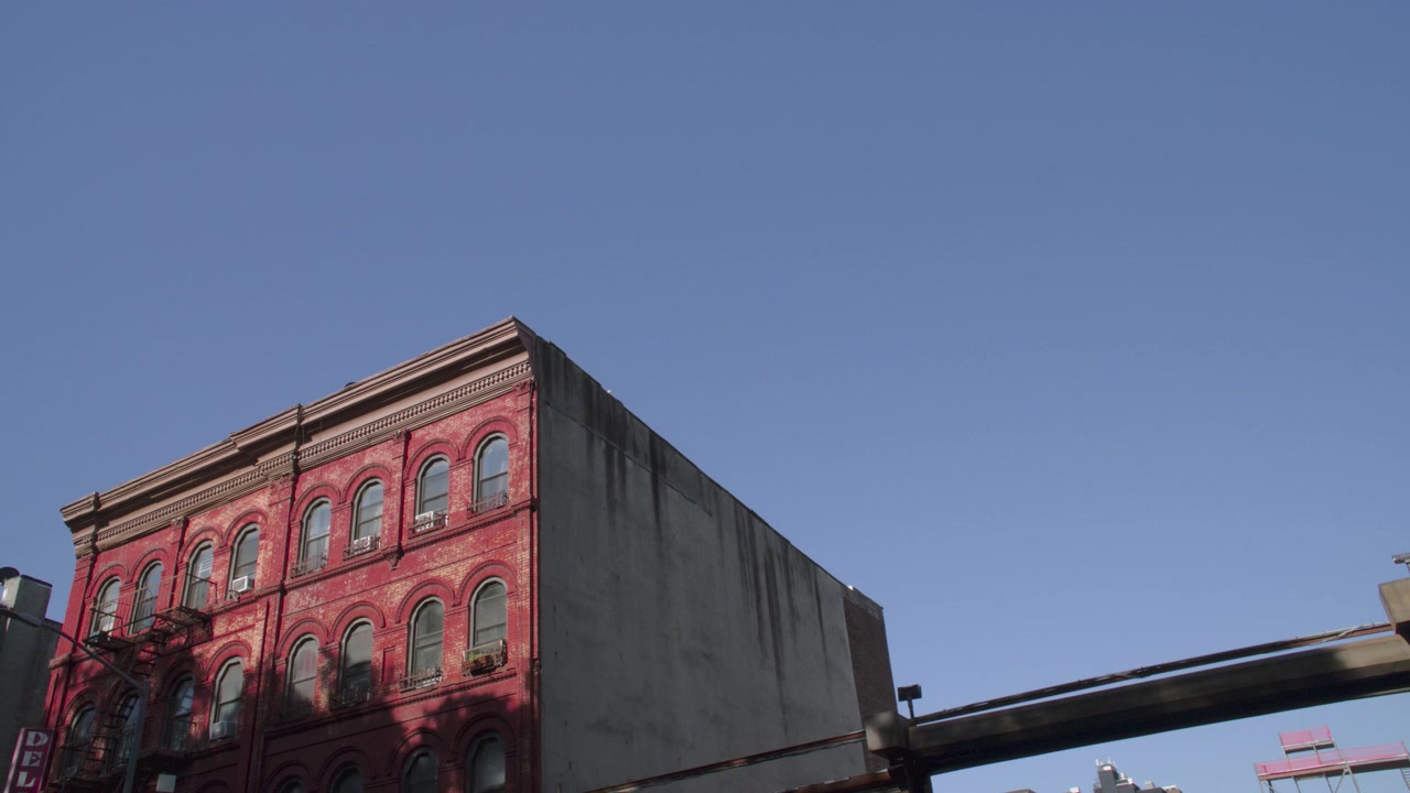 Edifici residenziali a Bedford-Stuyvesant, Brooklyn, in una mattina di primavera