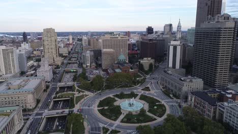 plaza logan y fuente en filadelfia. paisaje urbano y catedral templo del ayuntamiento en el fondo