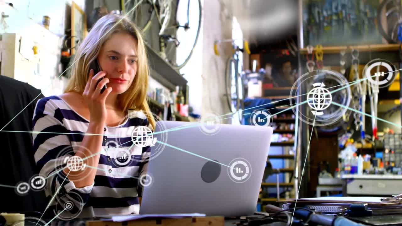 animación de la red de conexiones a través de una mujer de negocios caucásica que usa un teléfono inteligente