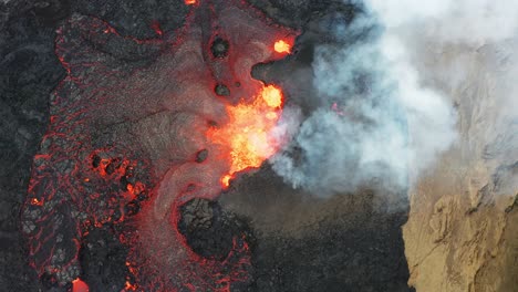 volcán activo en erupción de lava y magma en islandia