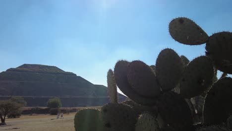 la magia del méxico antiguo mientras eres testigo de la impresionante belleza de sus paisajes naturales y la pirámide del sol.