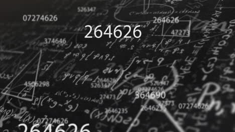 animación digital de números cambiantes contra ecuaciones matemáticas en fondo negro