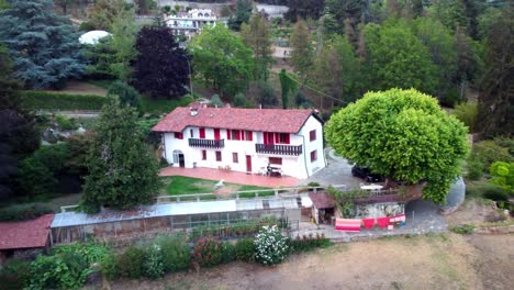 Distinctive-L'Uovo-E-La-Faina-Bed-And-Breakfast-In-Green-Nature,-Cuneo,-Italy