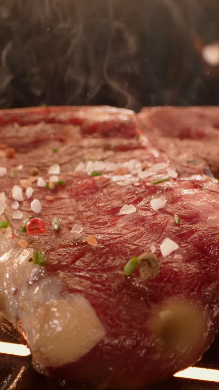 Condire una bistecca cruda