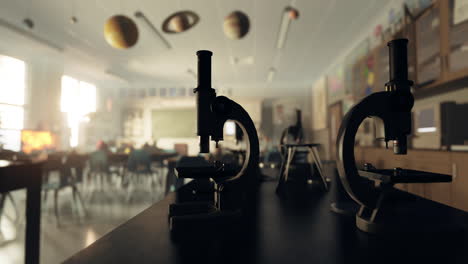 laboratorio de ciencias en el aula con microscopios