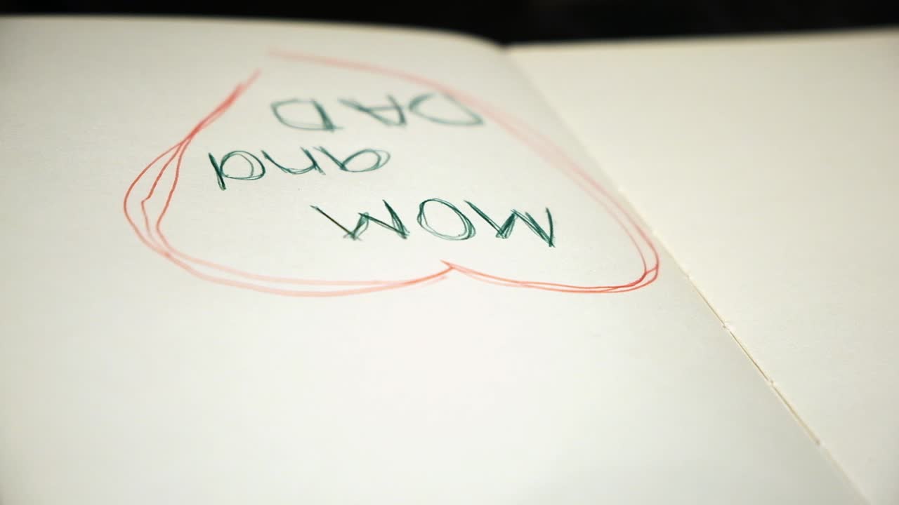 아기와 아빠와 엄마의 심장 그림