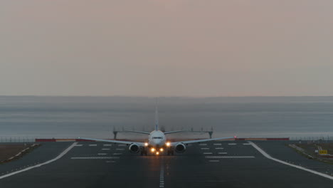 Avión-Ascendiendo-Después-Del-Despegue