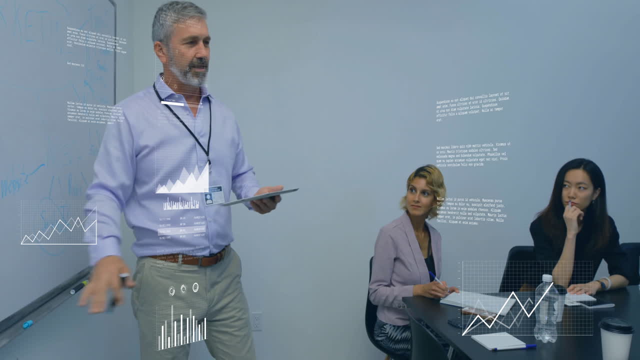 animación del procesamiento de datos financieros sobre diversas personas de negocios en la oficina