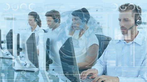 animazione dell'elaborazione dei dati e dell'interfaccia digitale su uomini d'affari che indossano cuffie telefoniche
