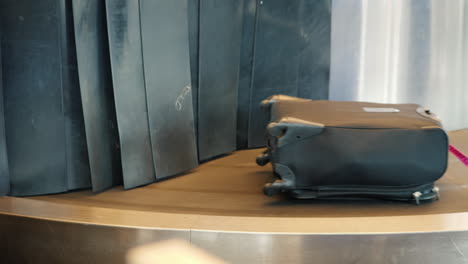 Suitcase-on-Luggage-Belt