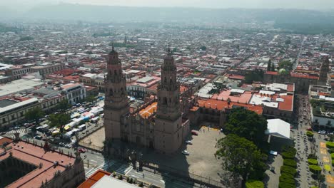 Centro-Historico-De-Morelia,-Visto-Con-Un-Drone