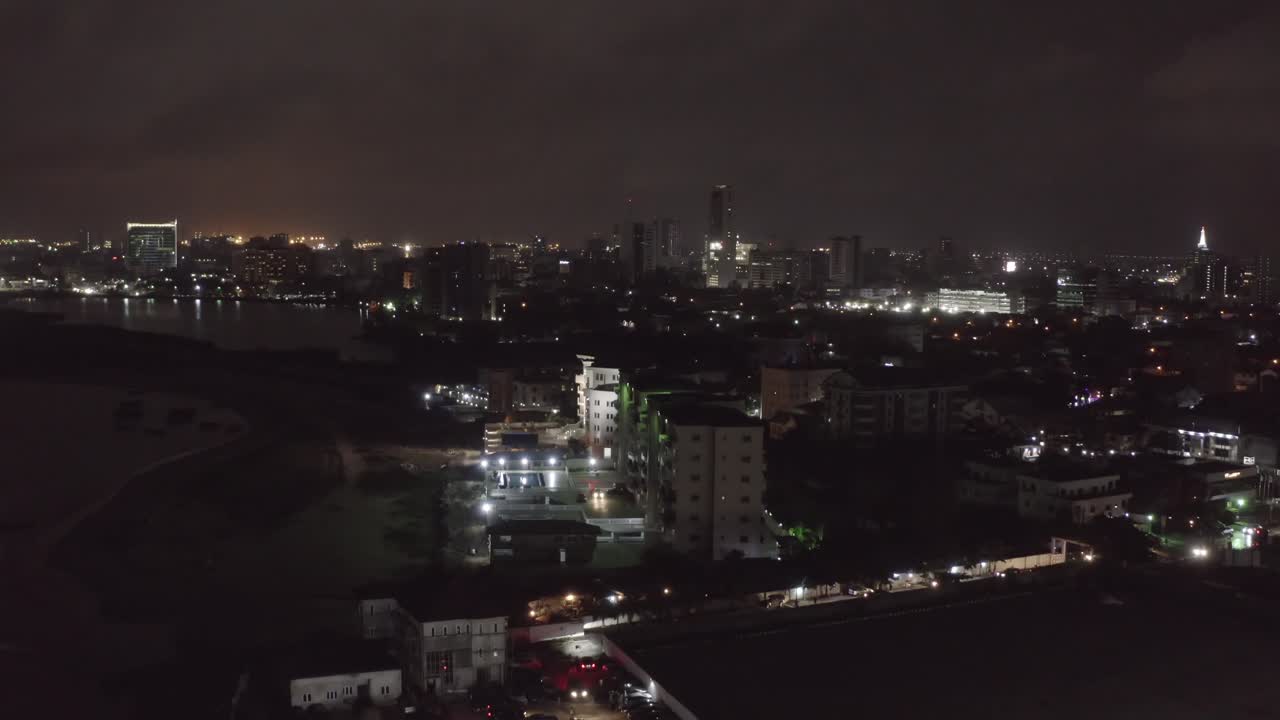 밤에 도시 나이지리아 드론 09