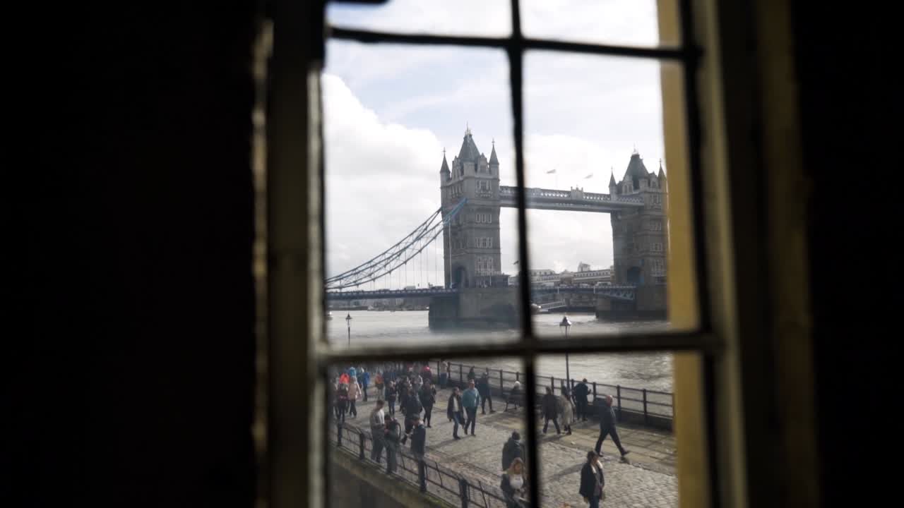 창문 에서 볼 수 있는 탑 다리