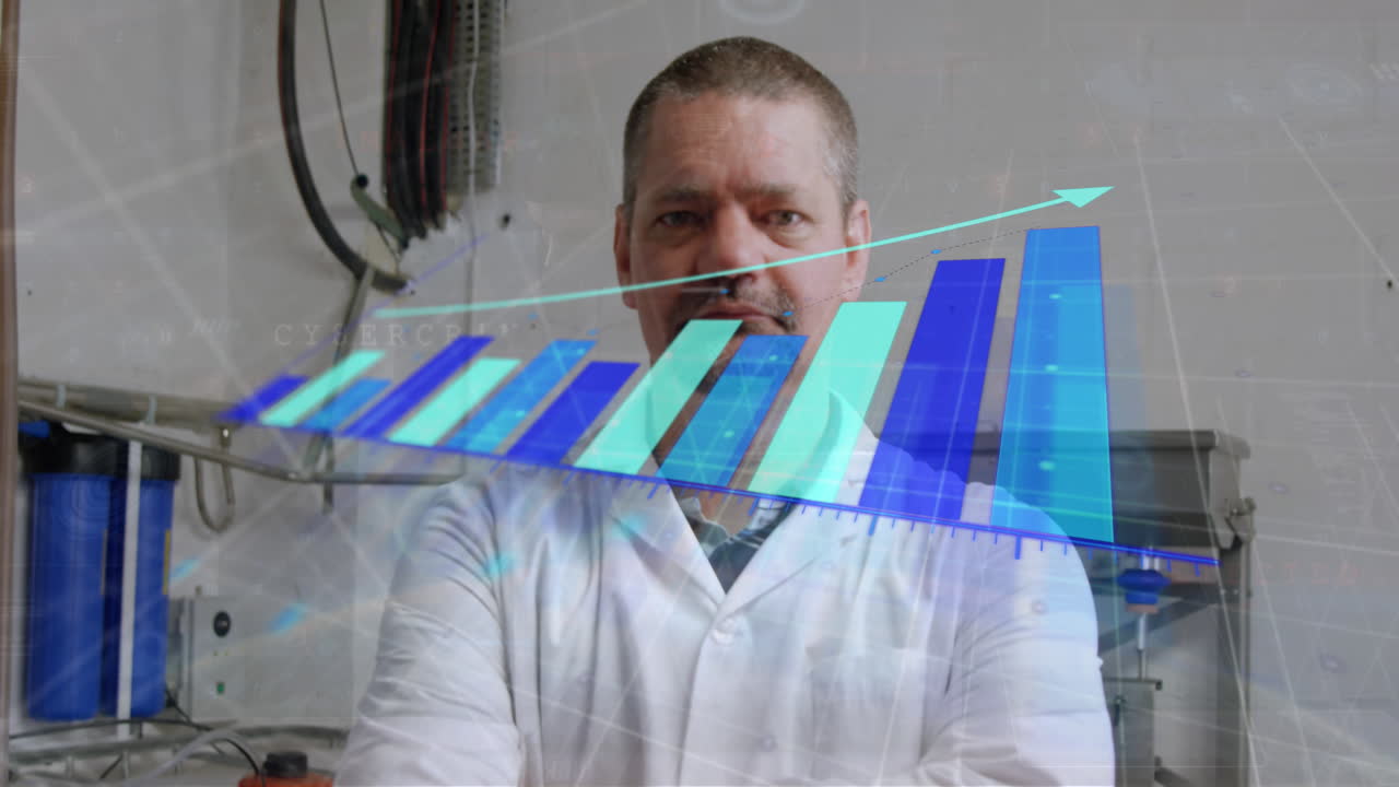 animación del procesamiento de datos estadísticos sobre un ingeniero caucásico con los brazos cruzados en la fábrica