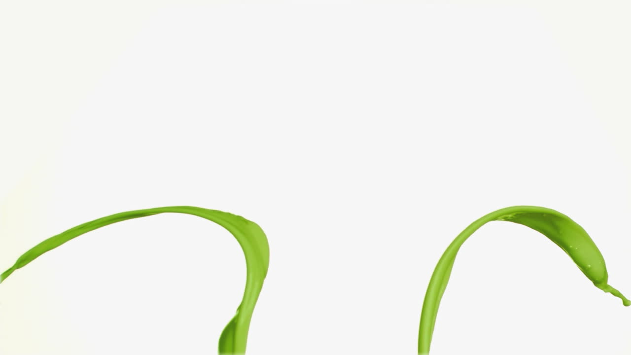 초록색 페인트가 슈퍼 슬로 모션으로 던져지고 있습니다.