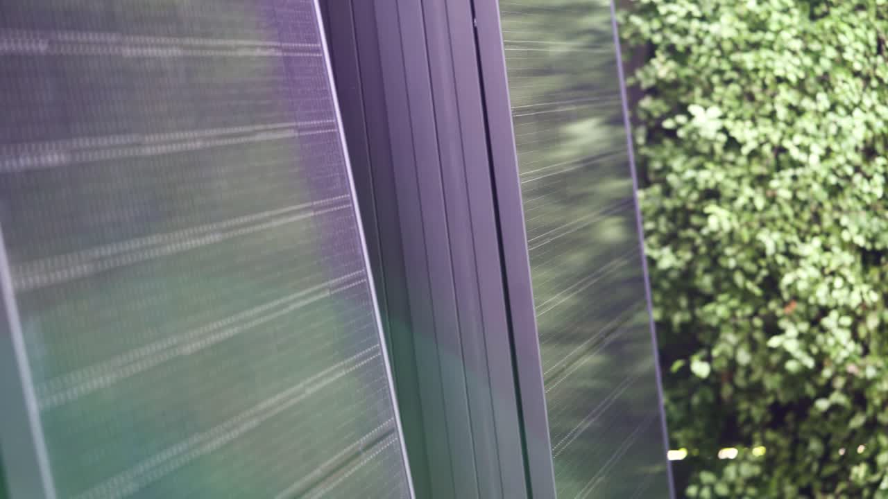 태양광 패널 설치 - 설치 준비가 된 태양광 패널