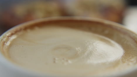 Espuma-De-Café-Por-La-Mañana,-Capuchino,-Cafetería.