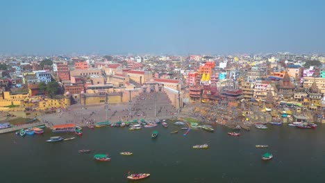 Vista-Aérea-De-Dashashwamedh-Ghat,-Templo-Kashi-Vishwanath-Y-Manikarnika-Ghat-Manikarnika-Mahashamshan-Ghat-Varanasi-India