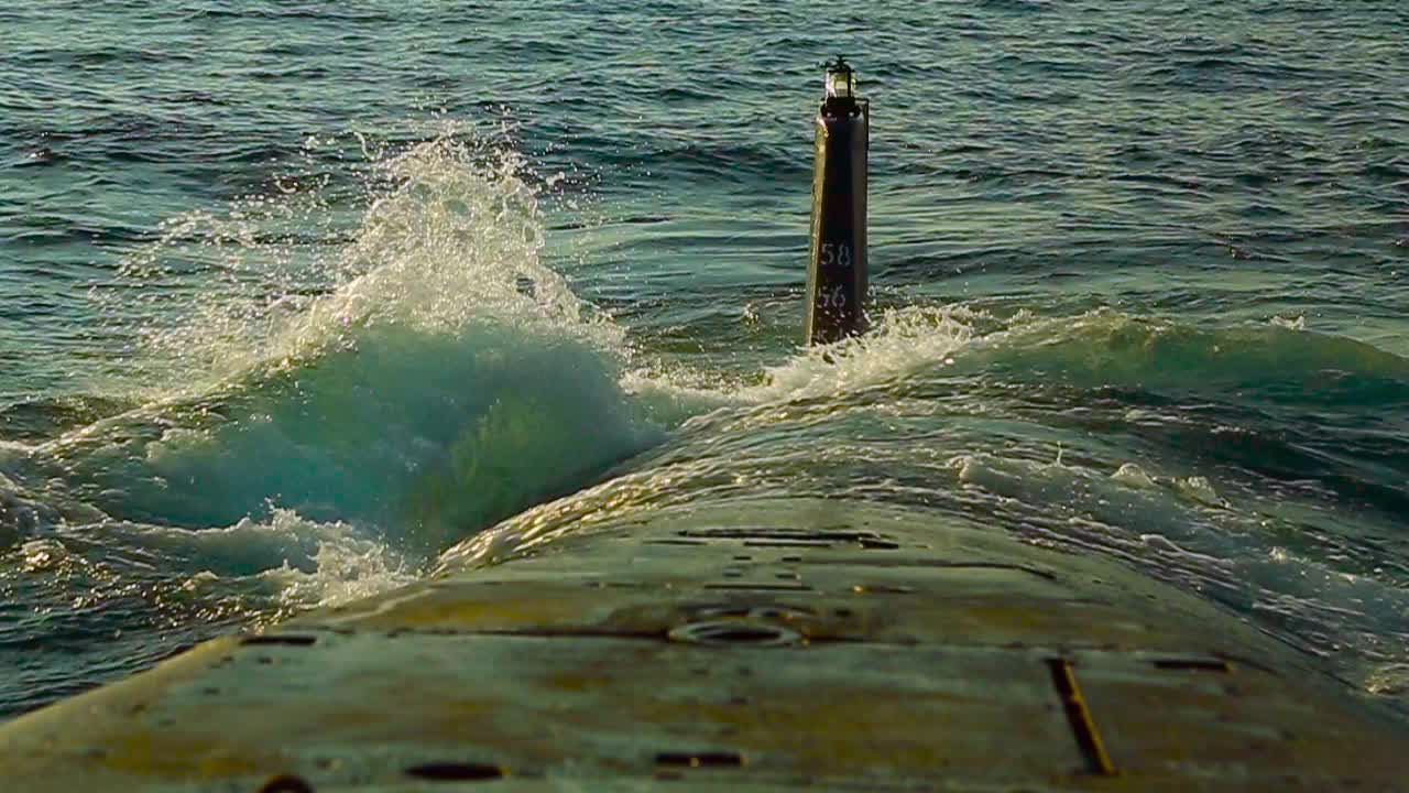 submarino en el mar