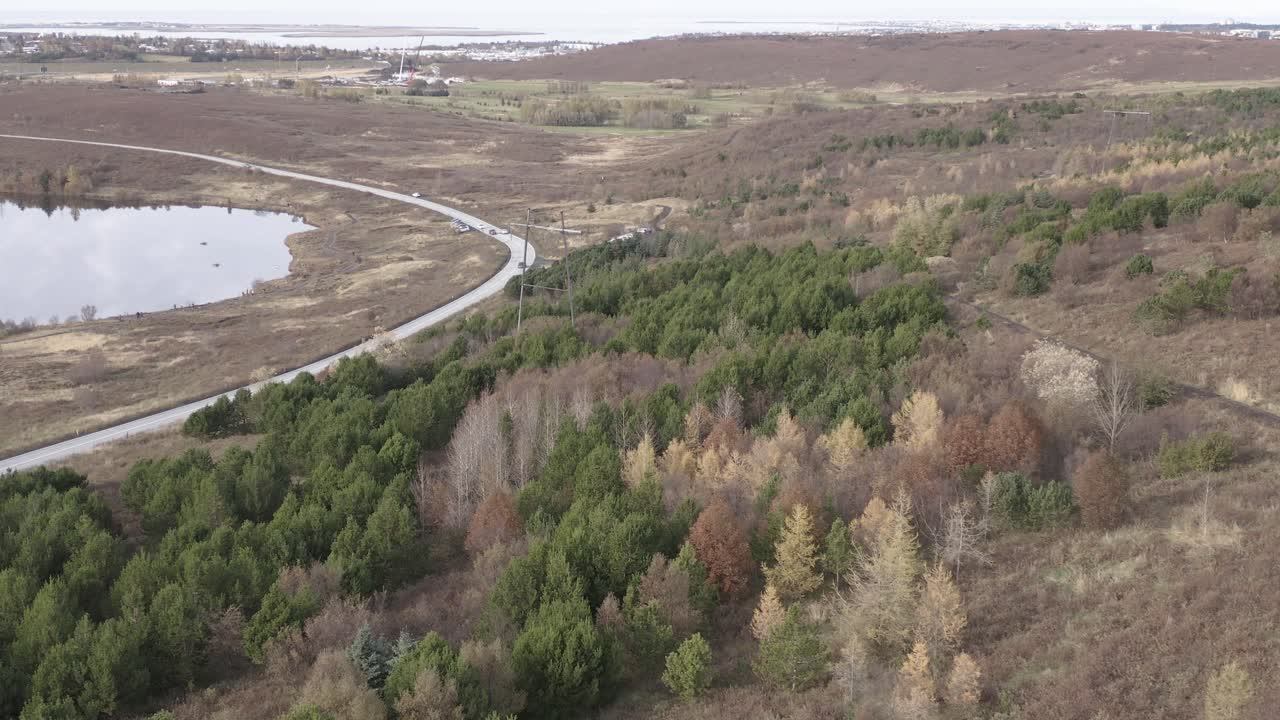 мирный пейзаж в провинции гардабер с естественным лесом, аэрофотосъемка