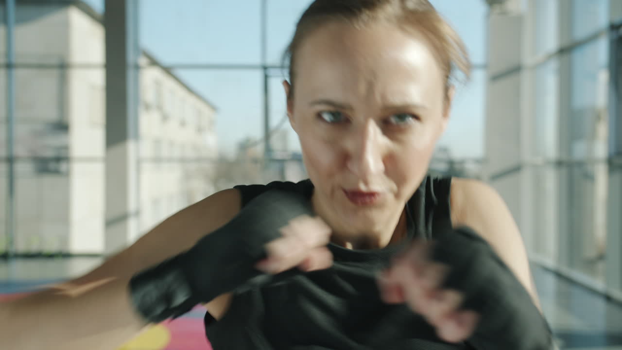 sesión de entrenamiento de boxeo femenino