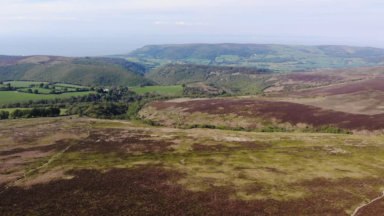 멀리 브리스톨 채널이 있는 던커리 비콘의 조감도
