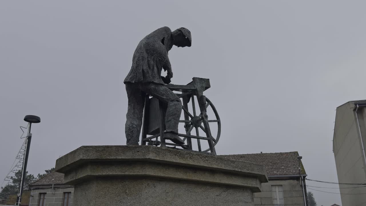 장인 의 청동 동상