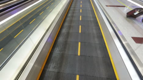 Airport-moving-sidewalk-also-travelator,-walkalator-and-movator.