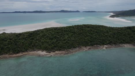 Picturesque-Hill-Inlet-Lookout-And-Whitehaven-Beach-Northern-End