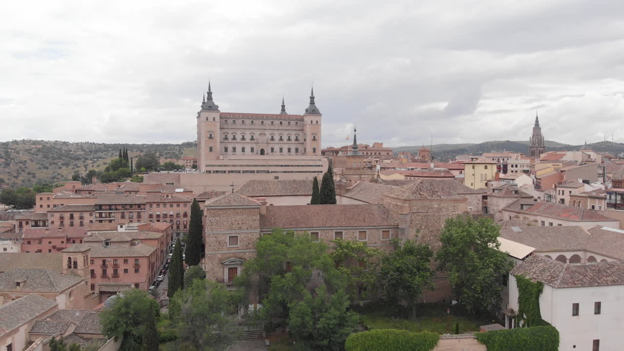 Ilmakuva Toledon katedraalista ja kaupungista, Toledo, Espanja