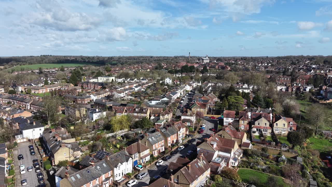 St Albans Hertfordshire UK Luftaufnahme von Häusern und Straßen aus niedriger Flughöhe 4K