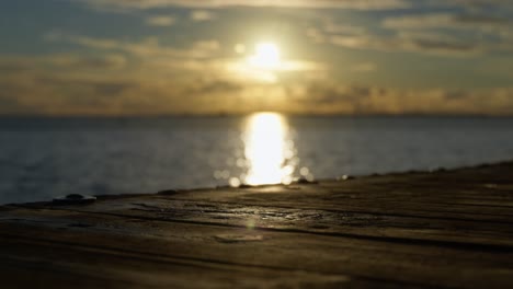 德國的木製碼頭轉向北海的日落, 海上日落