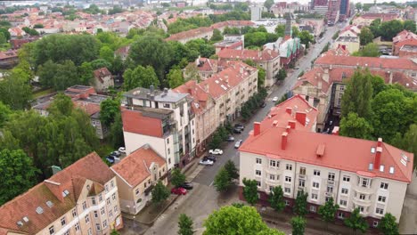 Red-rooftops-of-Klaipeda-city-oldtown,-aerial-descend-view