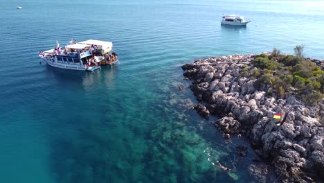 toma de drones de los barcos en el mar
