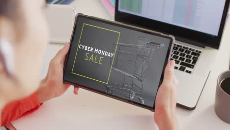 Kaukasische-Frau-Am-Schreibtisch-Mit-Tablet,-Online-Shopping-Am-Cyber-Monday,-Zeitlupe