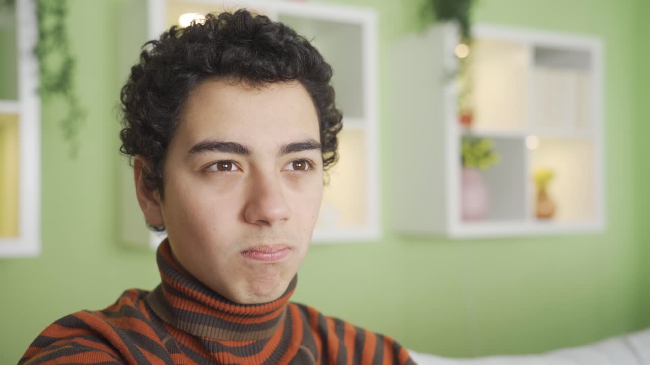 un niño enojado, rencoroso y desmoralizado.