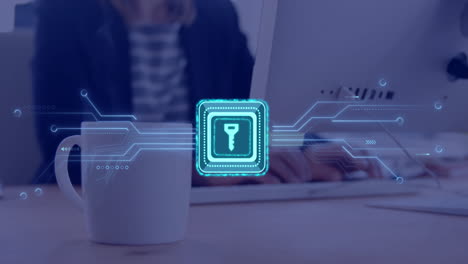 animación de icono clave y procesamiento de datos sobre mujer de negocios caucásica usando computadora en la oficina