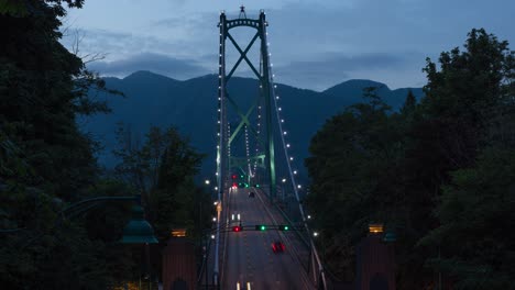lapso de tiempo de los coches en el puente