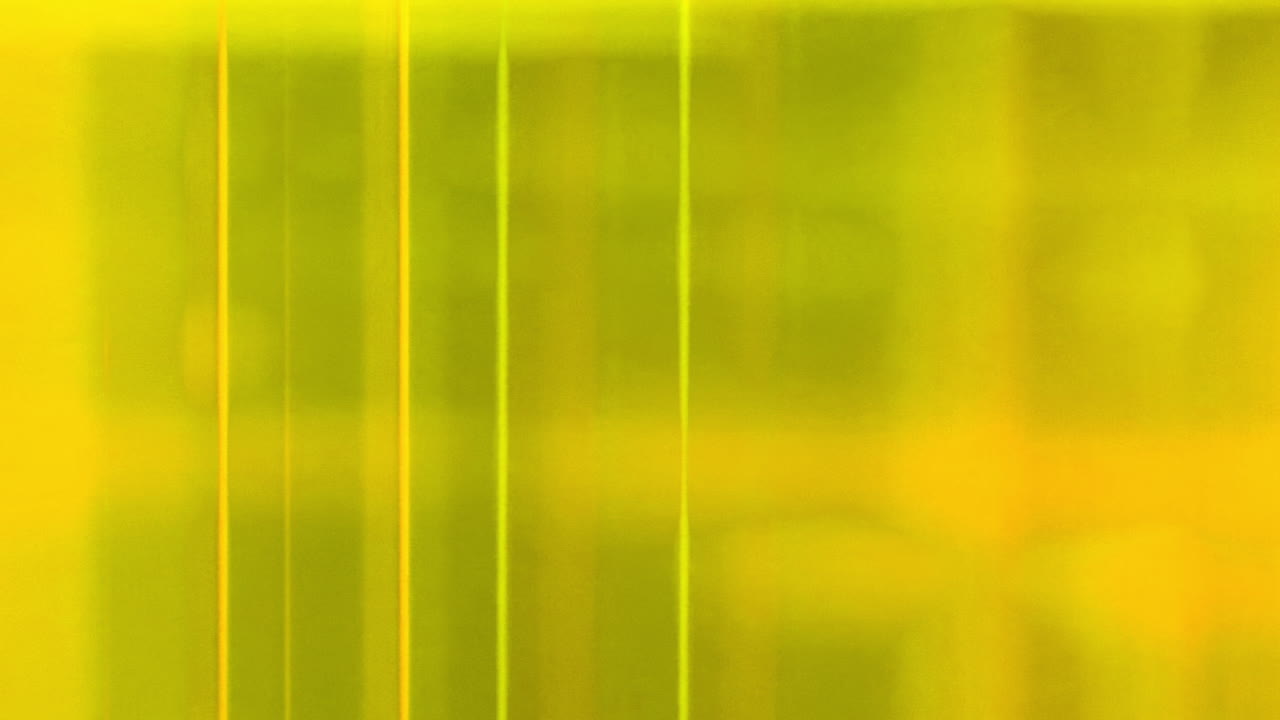 Abstrakter Hintergrund mit gelb-grünem Lichtschweif-Übergang.