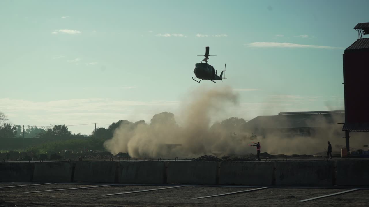 에픽 헬리터 착륙, 먼지, 군사 항공 운송
