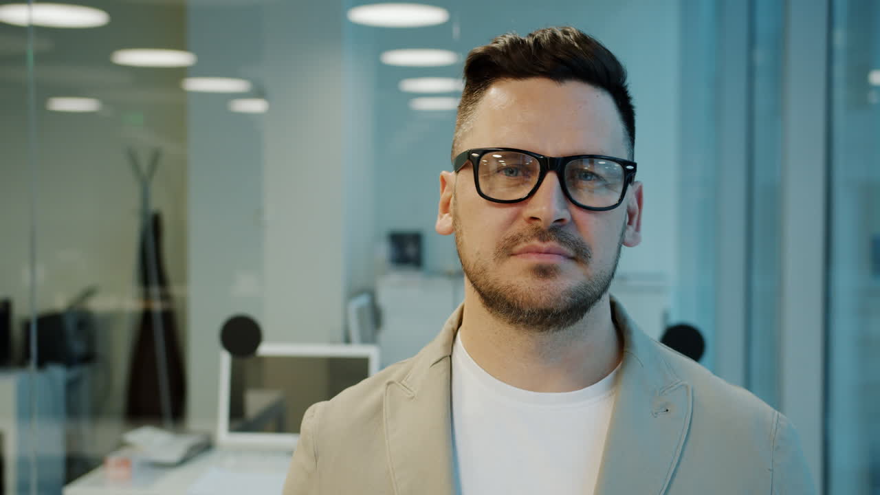 retrato de un hombre de negocios en la oficina