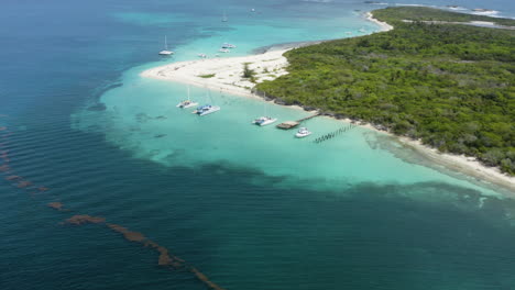 Isla-De-Cayo-Icacos,-Un-Paraíso-Turístico-Tropical-De-Puerto-Rico---Antena